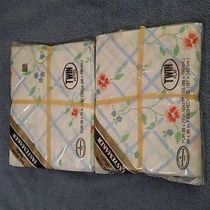 Vintage Tastemaker Twin floral fitted and flat sheets